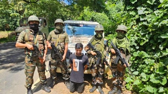 1 caught by Assam Rifles Jawans with 1 lakh Yaba Tablets 1 caught by Assam Rifles Jawans with 1 lakh Yaba Tablets